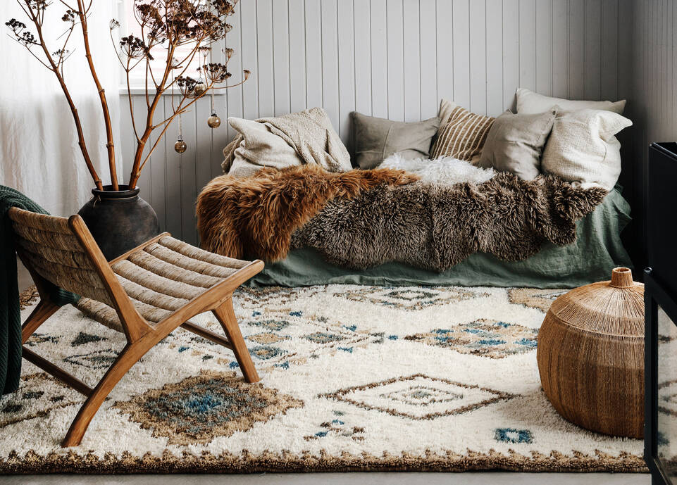 White  berber stick shaggy -  Carpet in a living room.